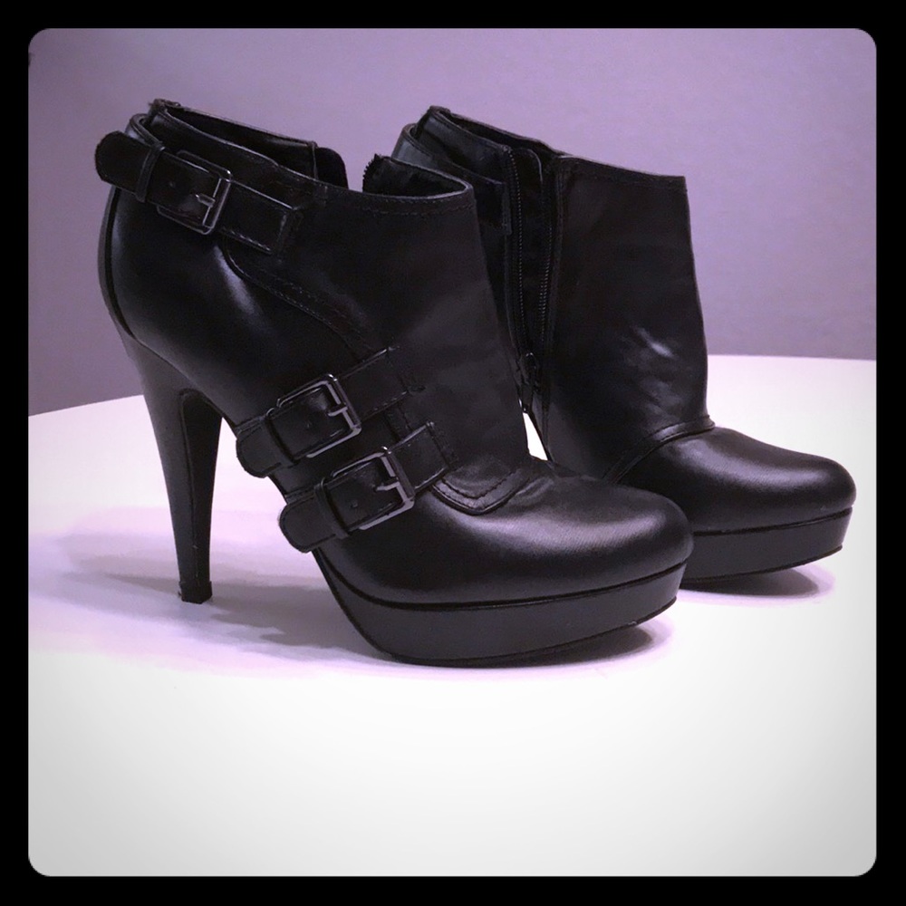 Guess platform black shoes